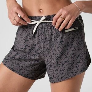 Vuori Clementine 2.0 Shorts 4" Chia Stucco Small